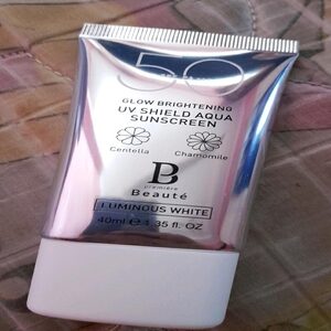 Cek Bpom Luminous White Glow Brightening Uv Shield Aqua Sunscreen (Spf 50 Pa+++) Premiere Beaute