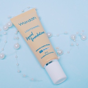 CEK BPOM Lightening Liquid Foundation 03. Ivory